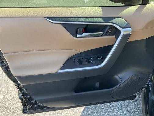 2021 Toyota RAV4 Hybrid XLE Premium