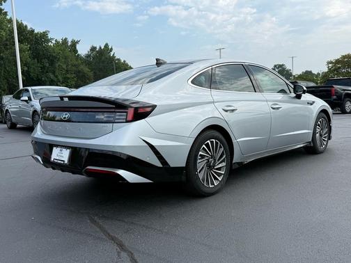 2025 Hyundai SONATA Hybrid Limited