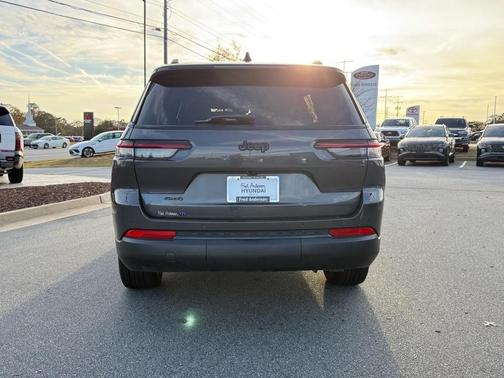 2023 Jeep Grand Cherokee L Laredo