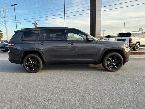 2023 Jeep Grand Cherokee L Laredo