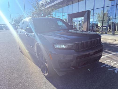 2023 Jeep Grand Cherokee L Laredo