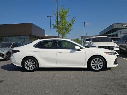 Ice 2023 Toyota Camry LE