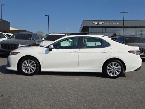 Ice 2023 Toyota Camry LE