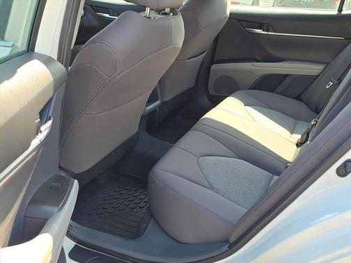 Ice 2023 Toyota Camry LE