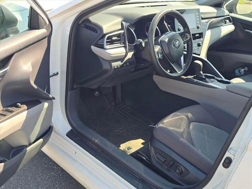 Ice 2023 Toyota Camry LE