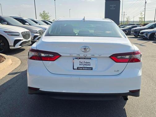 Ice 2023 Toyota Camry LE