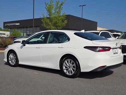 Ice 2023 Toyota Camry LE