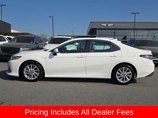 Ice 2023 Toyota Camry LE