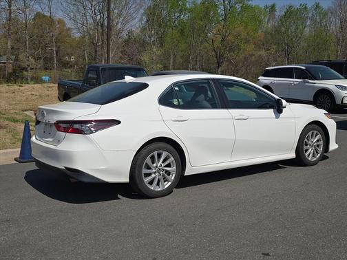 Ice 2023 Toyota Camry LE