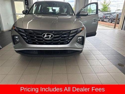 Shimmering Silver 2022 Hyundai TUCSON SE