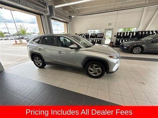 Shimmering Silver 2022 Hyundai TUCSON SE