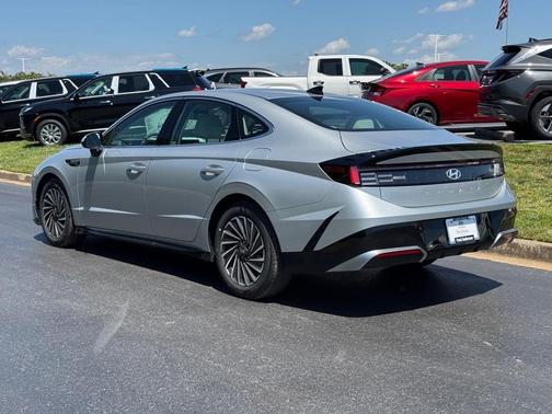 2025 Hyundai SONATA Hybrid SEL