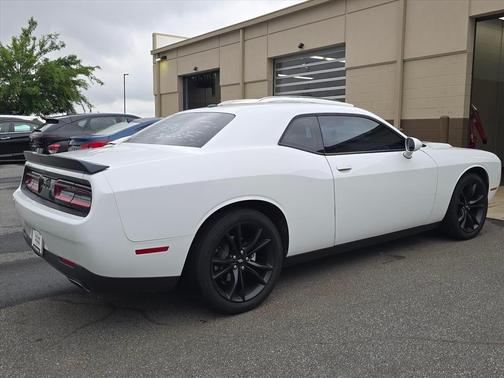 White Knuckle Clearcoat 2018 Dodge Challenger SXT