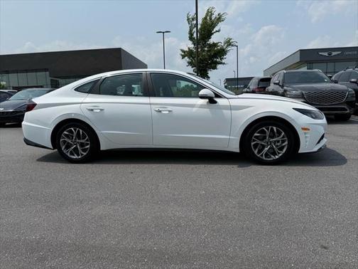 2022 Hyundai SONATA SEL