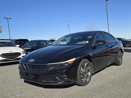 2024 Hyundai ELANTRA SEL