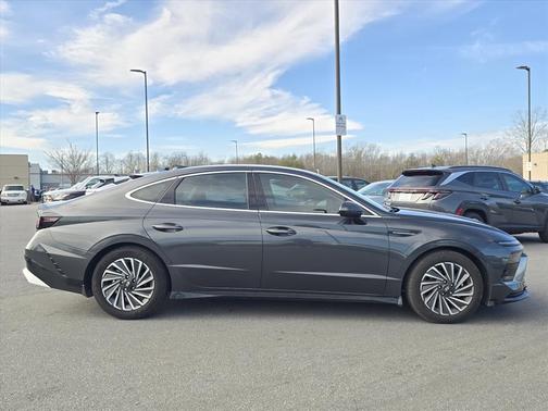 2025 Hyundai SONATA Hybrid SEL