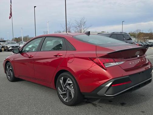2025 Hyundai ELANTRA HEV SEL
