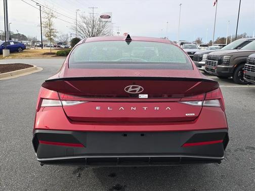 2025 Hyundai ELANTRA HEV SEL