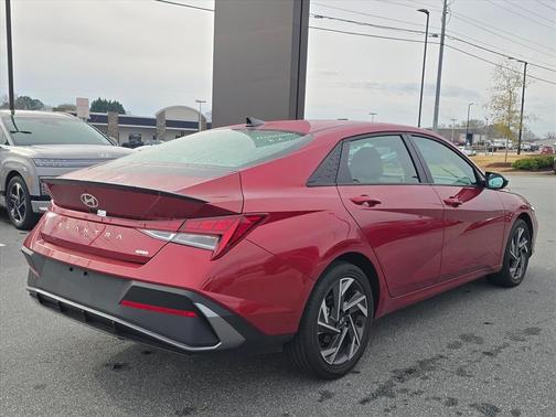 2025 Hyundai ELANTRA HEV SEL