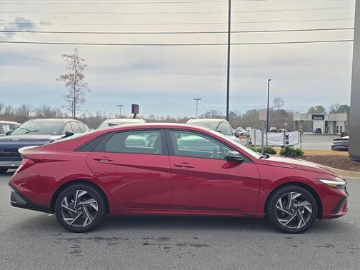 2025 Hyundai ELANTRA HEV SEL