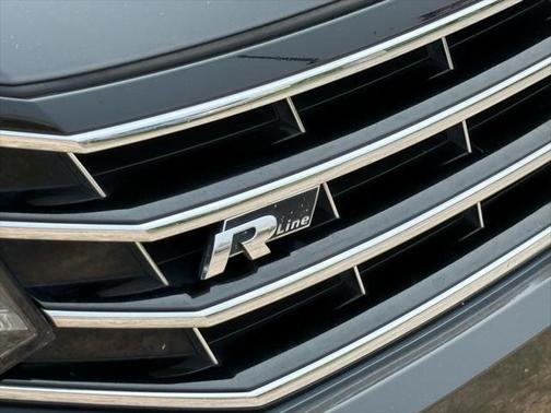2017 Volkswagen Passat 1.8T R-Line