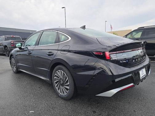 2025 Hyundai SONATA Hybrid SEL