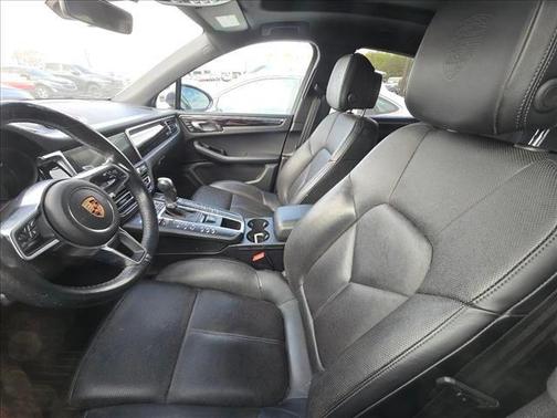 Sapphire Blue Metallic 2019 Porsche Macan Base