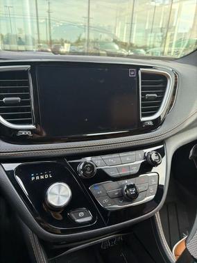 2022 Chrysler Pacifica Hybrid Pinnacle