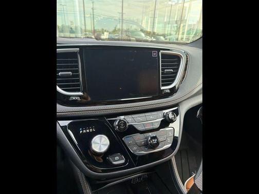 Brilliant Black Crystal Pearlcoat 2022 Chrysler Pacifica Hybrid Pinnacle