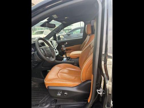 Brilliant Black Crystal Pearlcoat 2022 Chrysler Pacifica Hybrid Pinnacle