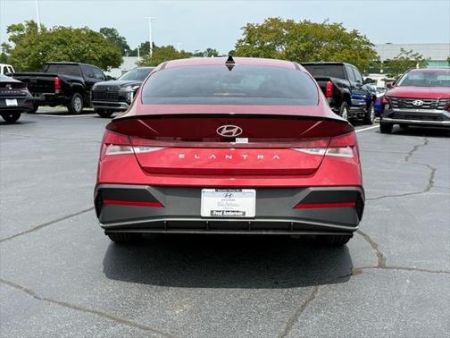 2025 Hyundai ELANTRA SEL Sport