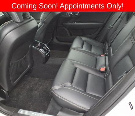 Crystal White Metallic 2022 Volvo S90 B6 Inscription