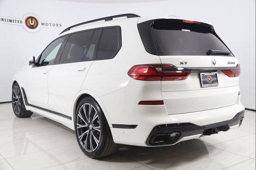 2022 BMW X7 M50i