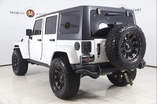 Bright White Clearcoat 2018 Jeep Wrangler JK Unlimited Freedom Edition