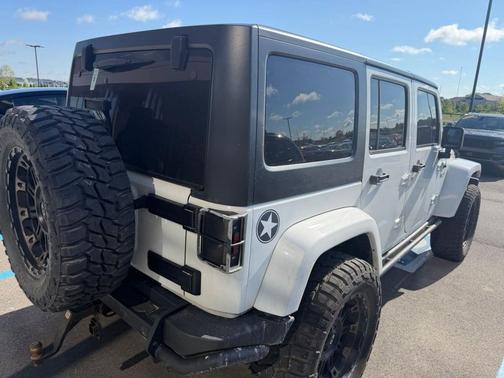 Bright White Clearcoat 2018 Jeep Wrangler JK Unlimited Freedom Edition