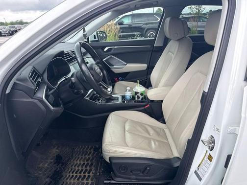Ibis White 2019 Audi Q3 2.0T S line Premium