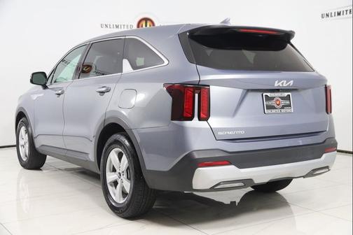 2025 Kia Sorento LX