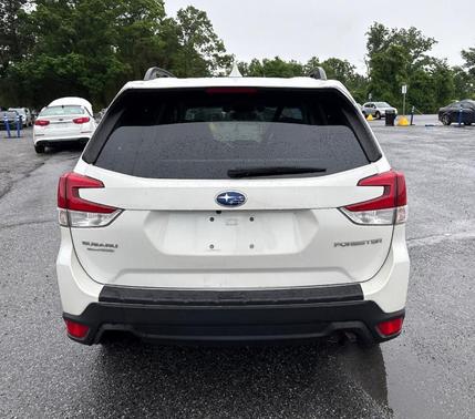 Crystal White Pearl 2019 Subaru Forester Premium