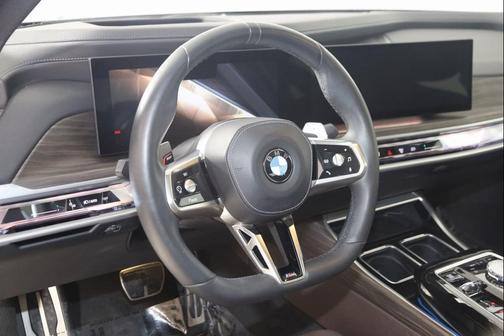 2023 BMW 740 i