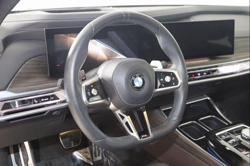 2023 BMW 740 i