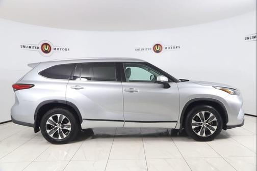 Celestial Silver Metallic 2020 Toyota Highlander XLE