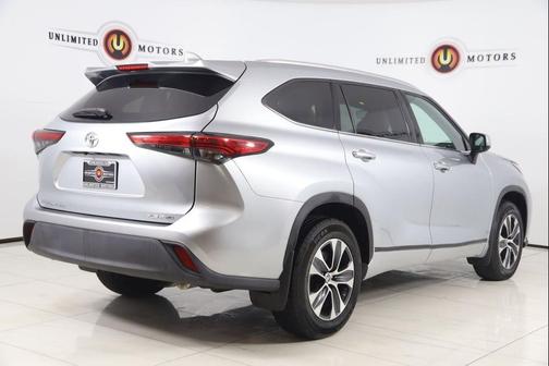 Celestial Silver Metallic 2020 Toyota Highlander XLE