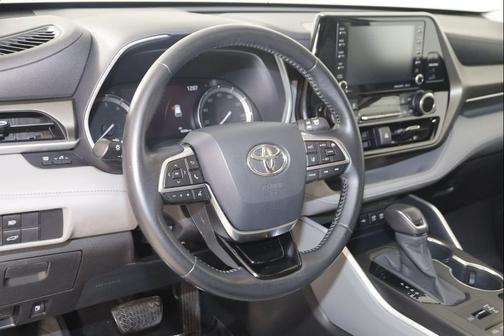 Celestial Silver Metallic 2020 Toyota Highlander XLE