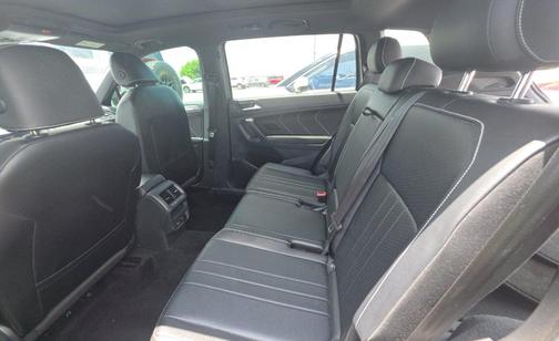 Platinum Gray Metallic 2022 Volkswagen Tiguan 2.0T SE R-Line Black 4MOTION