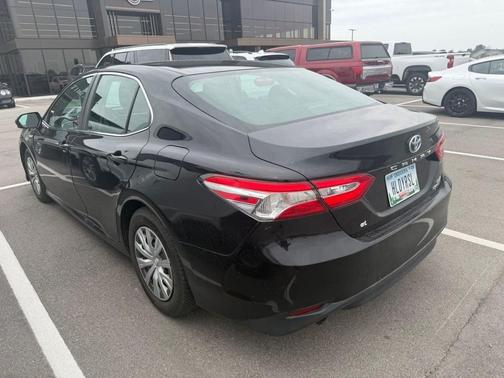 Midnight Black Metallic 2018 Toyota Camry Hybrid LE