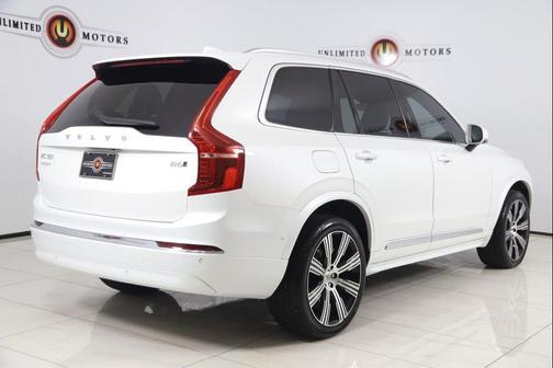 Crystal White Metallic 2023 Volvo XC90 B6 Ultimate 7-Seater
