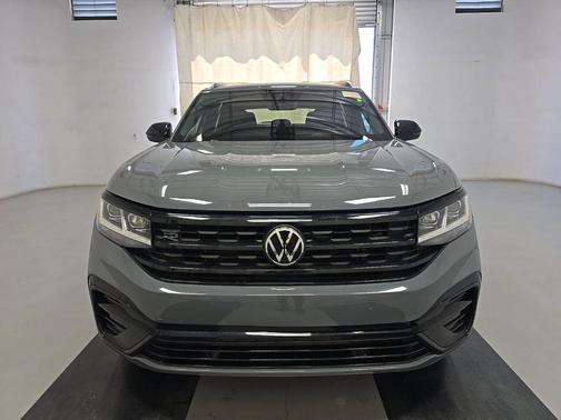 Pure Gray 2023 Volkswagen Atlas Cross Sport 3.6L V6 SEL R-Line