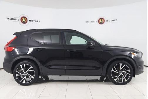2022 Volvo XC40 T5 R-Design