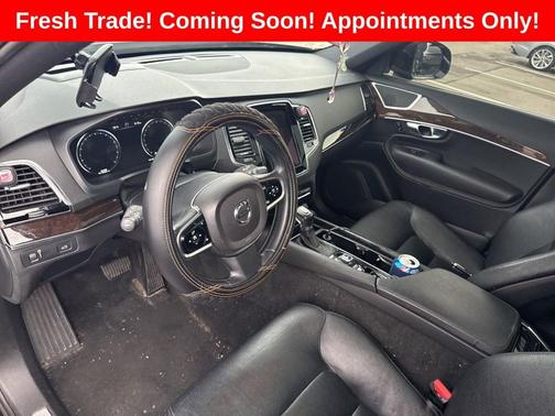 2016 Volvo XC90 T6 Momentum