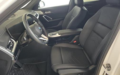 Alpine White 2024 BMW X2 xDrive28i